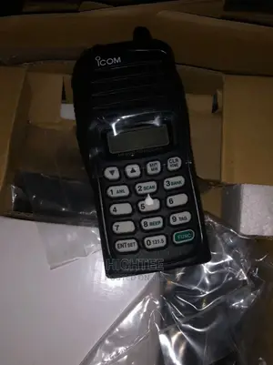 Icon Air Band Walk Talk Radio A16 5w