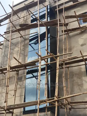 Frameless Corner Shape Curtain Wall