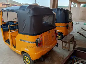 Bajaj RE 2021 Beige