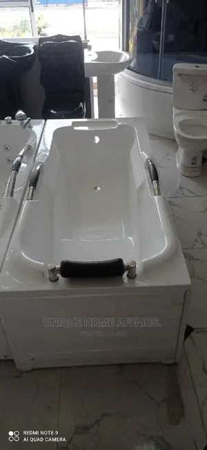 Executive Panel Bath