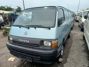 Toyota HiAce 2005 Blue