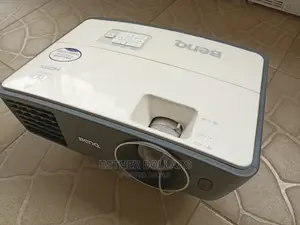 Clean Benq Projector With 2 HDMI Ports
