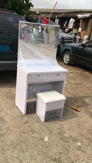 Unique Dresser Set