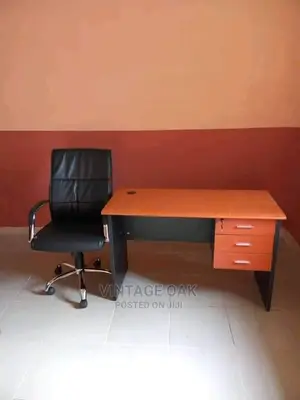 Imported 4 Feet Office Table.