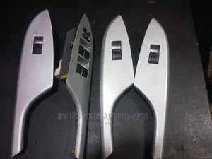Power Window Switch / Button - Corolla 2010/12