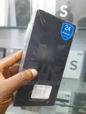 New Samsung Galaxy Z Flip4 256 GB Gold