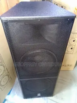 Speaker Double Crazy on Stage