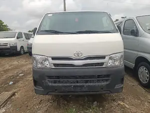 Toyota HiAce 2011 White