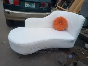 Classique Love Seat