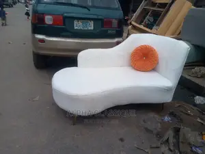 Classique Love Seat