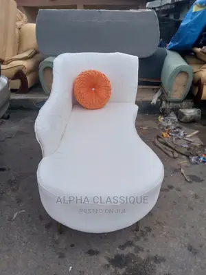 Classique Love Seat