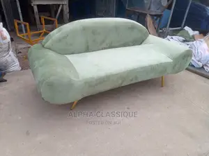 Classique Love Seat