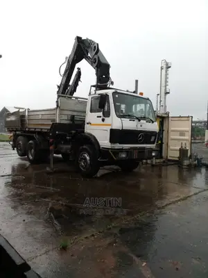 Self-Loader, Payloader and Forklifts for Hire