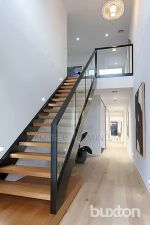 Stanelless Glass Railing