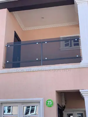 Quality Tinted Glass Rail