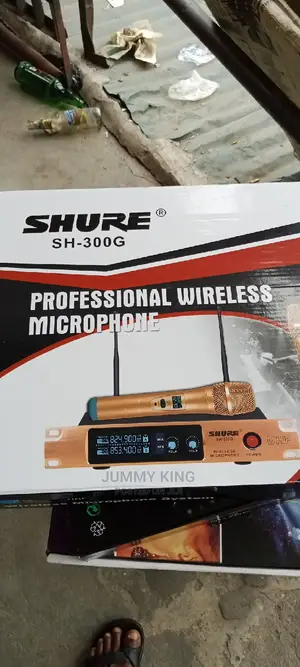 Shure Professional Wireless Microphone With UHF Frequency