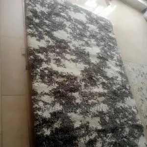 5x7fts Gray/Cream Shaggy Premium America Center Rug.