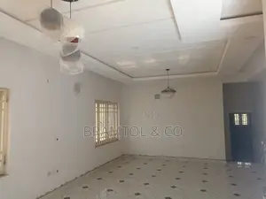 4bdrm Duplex in Idu Industrial for sale