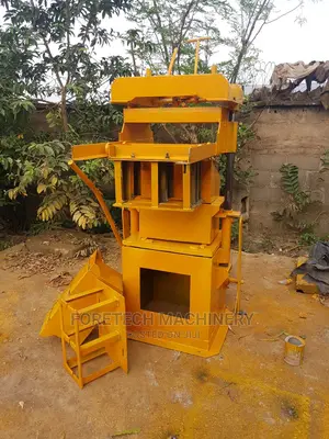 Concrete Block Molding Machine