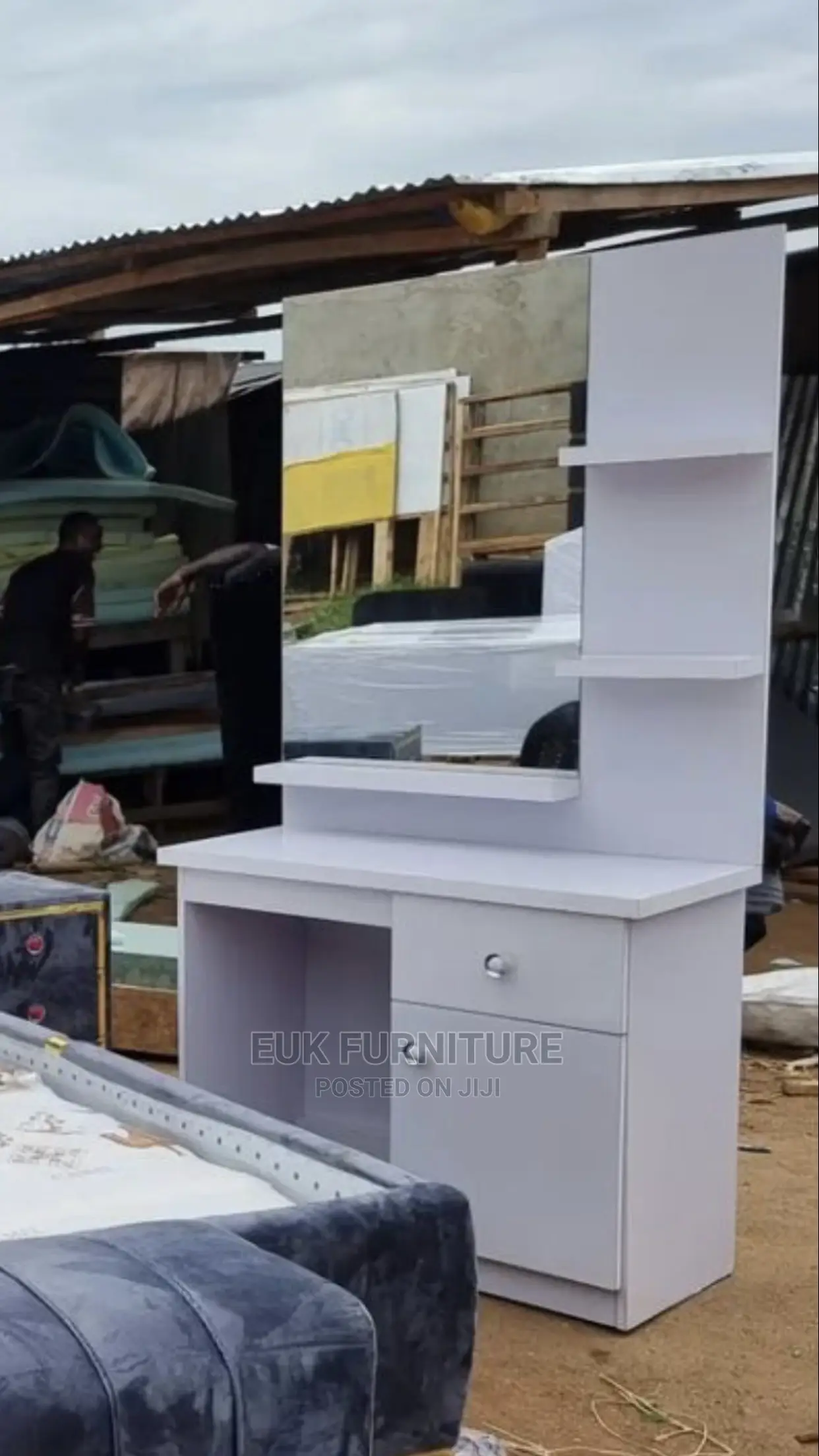 Unique Dresser Set