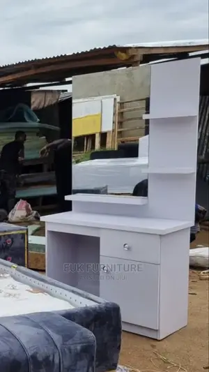 Unique Dresser Set