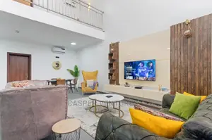 State-Of-The-Art 3-Bedroom Duplex With Pool