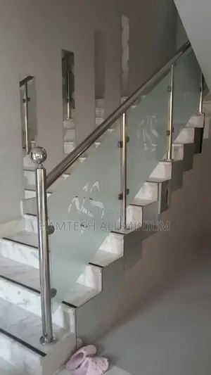 Stainless Handrail With 10mm Tampered Glass