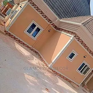Proffessional House Paintings/Wall Screeding