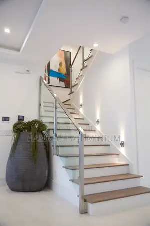 New Design Of 10mm Tampered Handrail