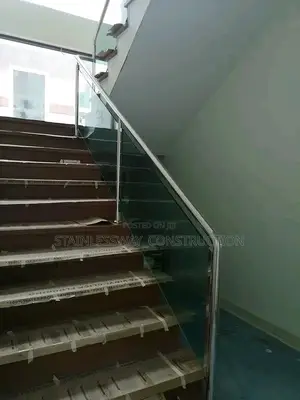 Staircase Handrail With Glass