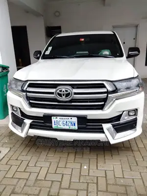 White Clean Land Cruiser