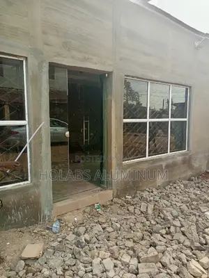 Fixed Window Projected With Frameless Door