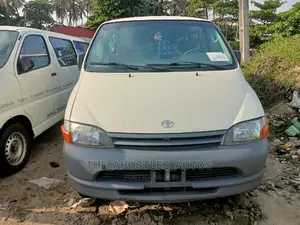 Toyota HiAce 2005 White