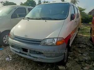 Toyota HiAce 2001 White