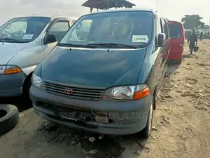 Toyota HiAce 2005 Green