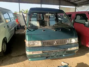 Mitsubishi Delica 2002 Green