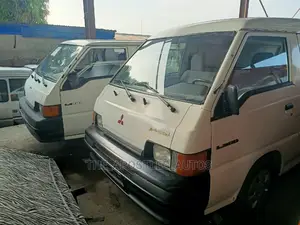 Mitsubishi L300 2004 White