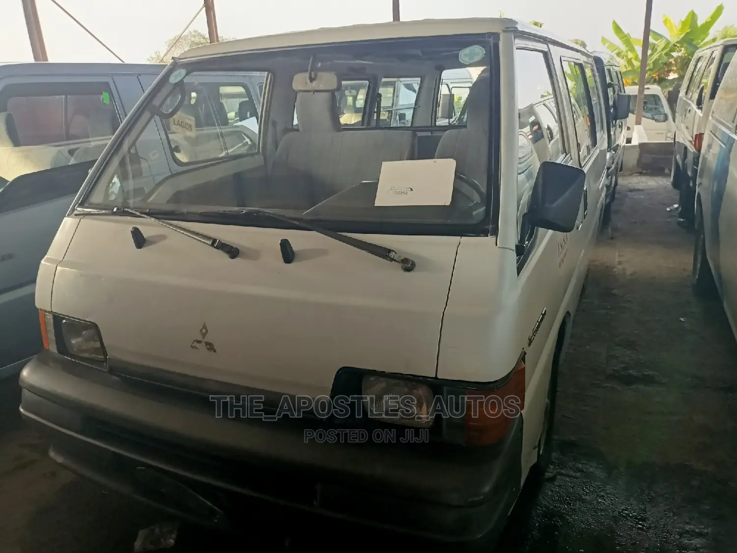 Mitsubishi L300 2004 White