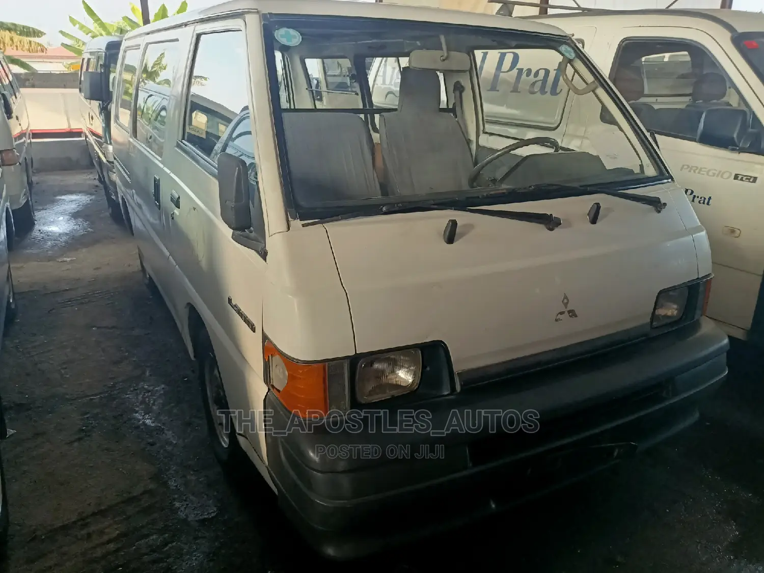 Mitsubishi L300 2004 White