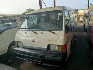 Mitsubishi L300 2004 White