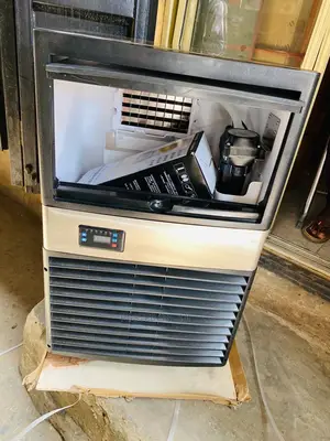 Ice Cubes Maker 32 Cubes