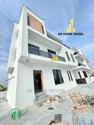 5bdrm Duplex in Chevron for Sale