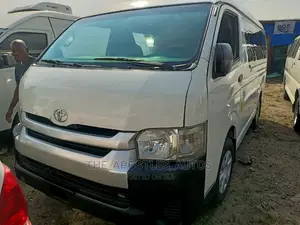 Toyota HiAce 2014 White
