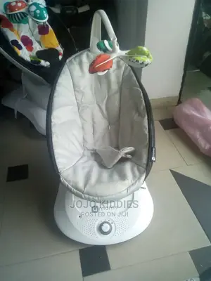US Used 4mom Mamaroo Baby Rocker