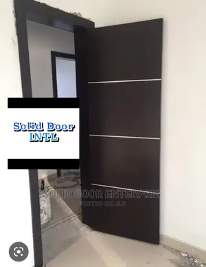 HDF Door With Complete and Chrome Design Available for Sale