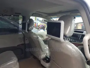 Toyota Sienna XLE 7-Passenger 4dr Minivan AWD (3.5L 6cyl 6A) 2014