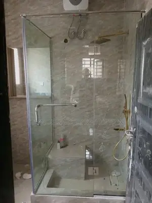 G Handle Shower Cubicle