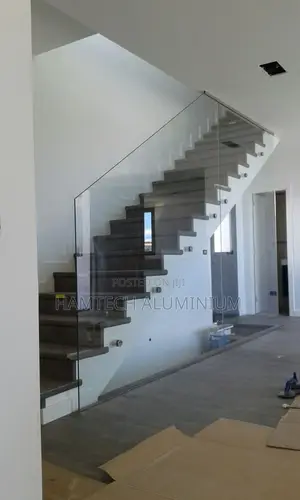 Staircase With 10mm Plane Tampered Glass