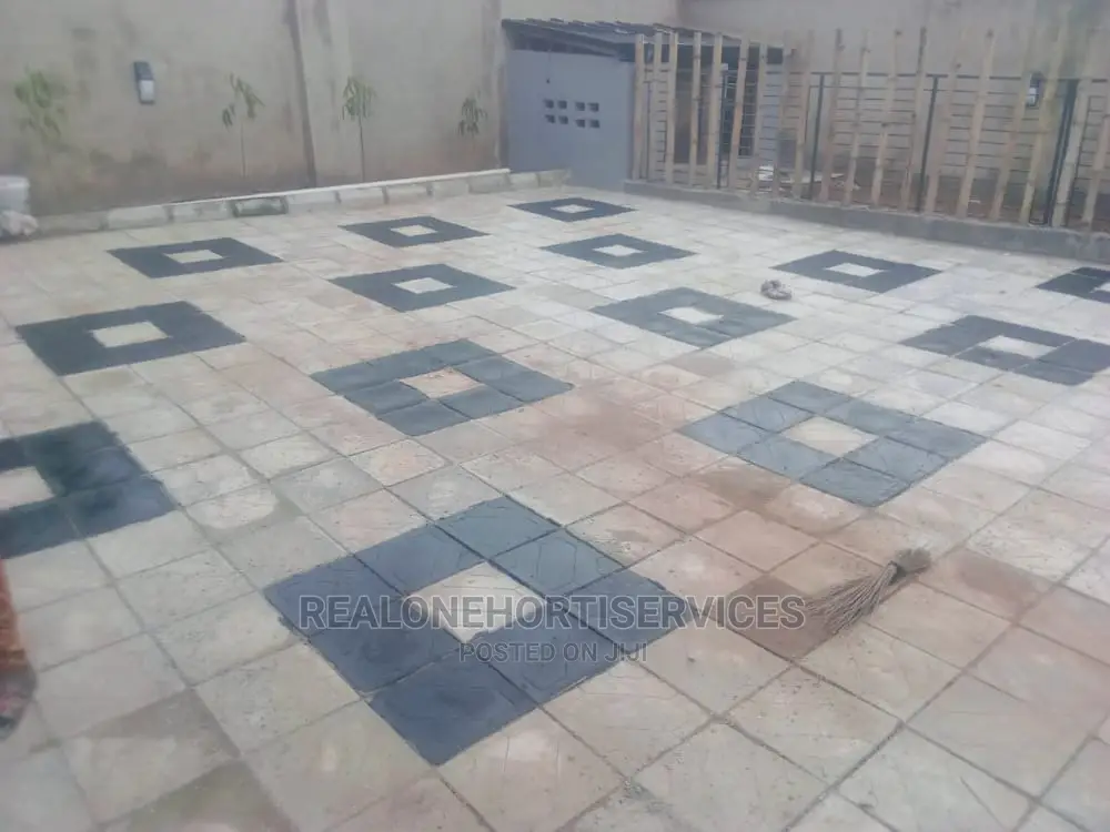 Interlocking (Paving Stone)