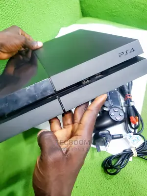 Sony Playstation 4(Ps4)(Fc26)(Cod) + 2 Gamepad